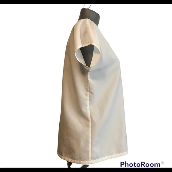 R&J brand White pleated woven blouse / shirt / top
Approximate size M Medium - Picture 5 of 7